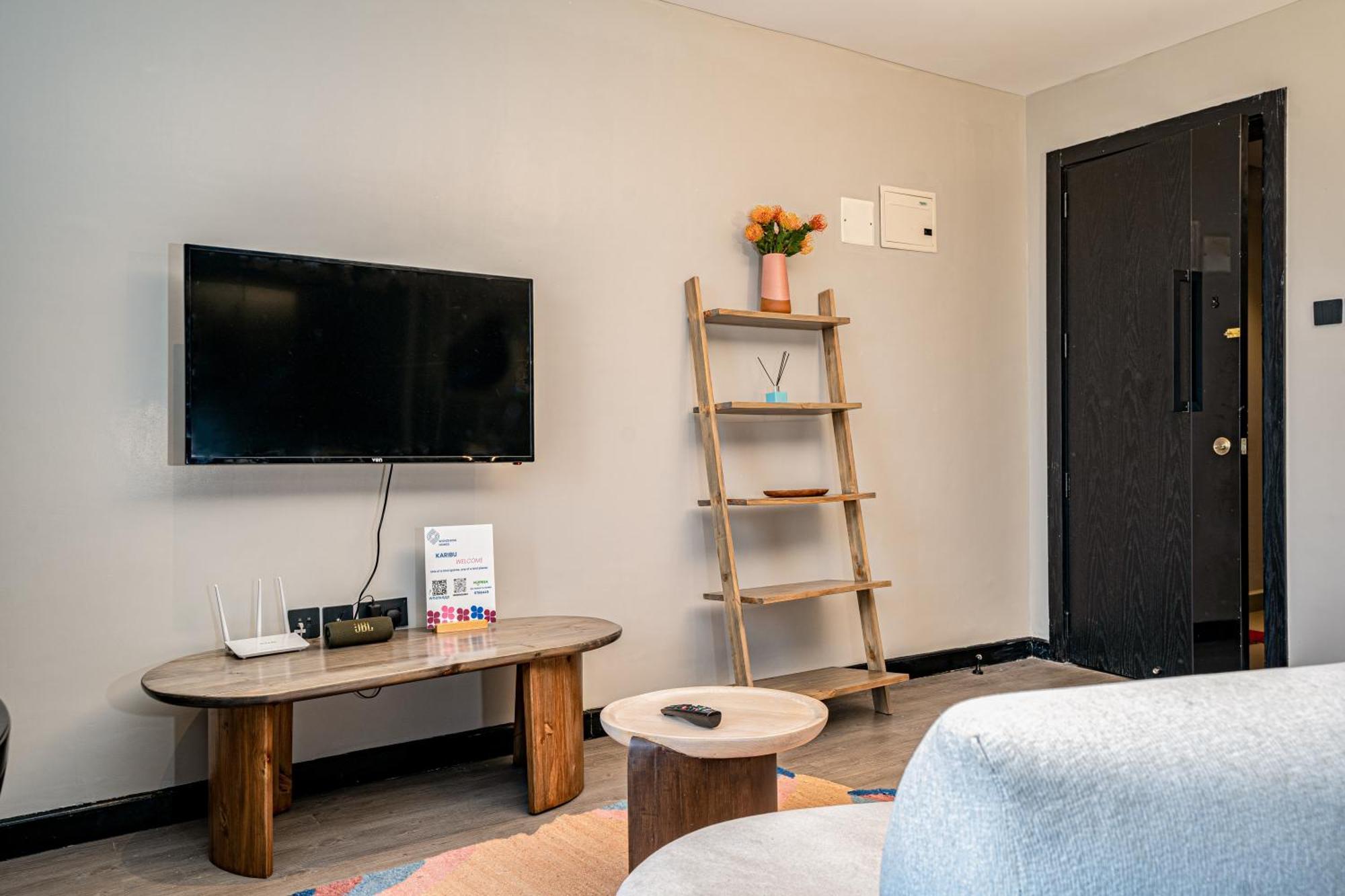 Escada & 2-bedroom, Rooftop Swimming Pool, Gym, Workspace, Wonderiss Homes Westland Living Апартаменты