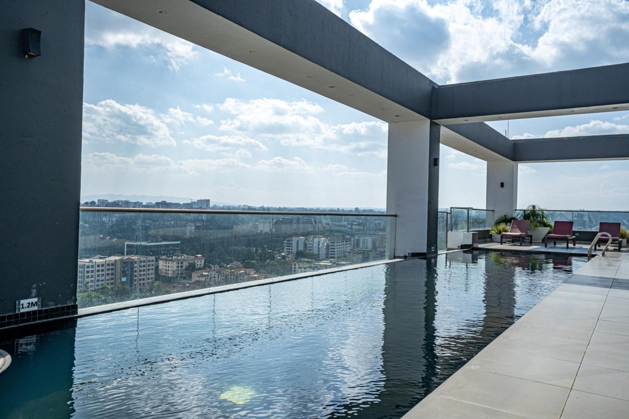 Escada & 2-bedroom, Rooftop Swimming Pool, Gym, Workspace, Wonderiss Homes Westland Living Апартаменты *